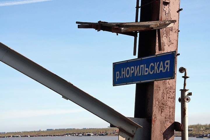 Трое человек погибли после опрокидывания лодки в Норильске Трое человек погибли после опрокидывания лодки в Норильске