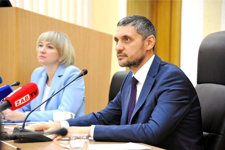 «Круглосуточно жить проблемами региона»: забайкальских чиновников выгоняют на работу по выходным «Круглосуточно жить проблемами региона»: забайкальских чиновников выгоняют на работу по выходным