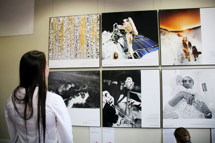 Российскую историю в фотографиях World Press Photo с 1955 года показали на выставке в Новосибирске