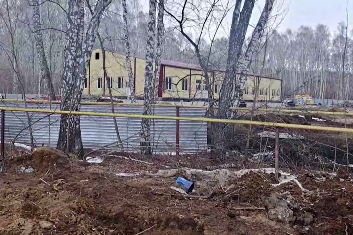 «Тут на плотах катались»: строящуюся по нацпроекту амбулаторию затопило под Новосибирском