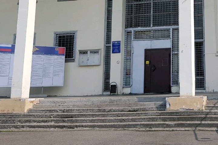 Переговоры соседей убийцы кемеровчанки с полицией, не приехавшей на вызов: «Не надо материться»