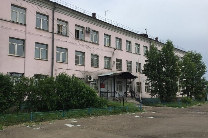 «Руки ребенку заломил назад»: как в иркутском интернате скрывали насилие 12-летнего воспитанника над трехлетними мальчиками