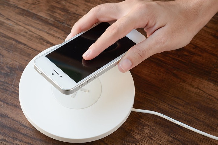 Стоит ли пользоваться беспроводной зарядкой Стоит ли пользоваться беспроводной зарядкой