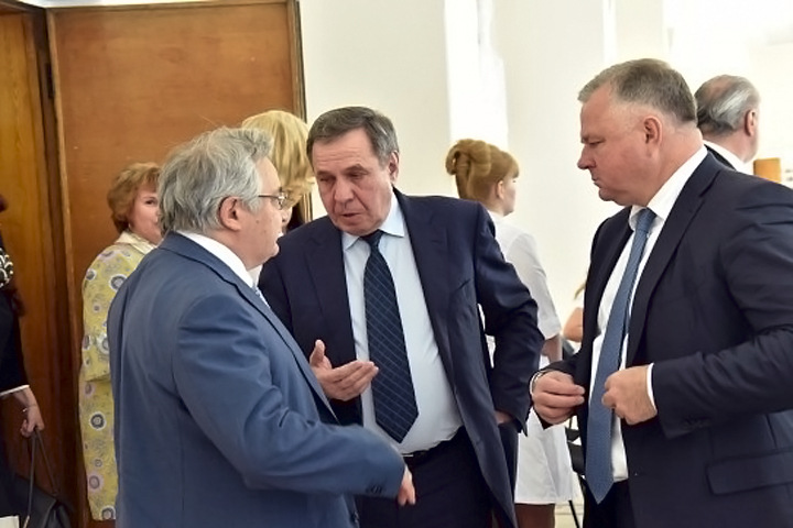 Губернатор раскритиковал новосибирских медиков за иностранные стенты