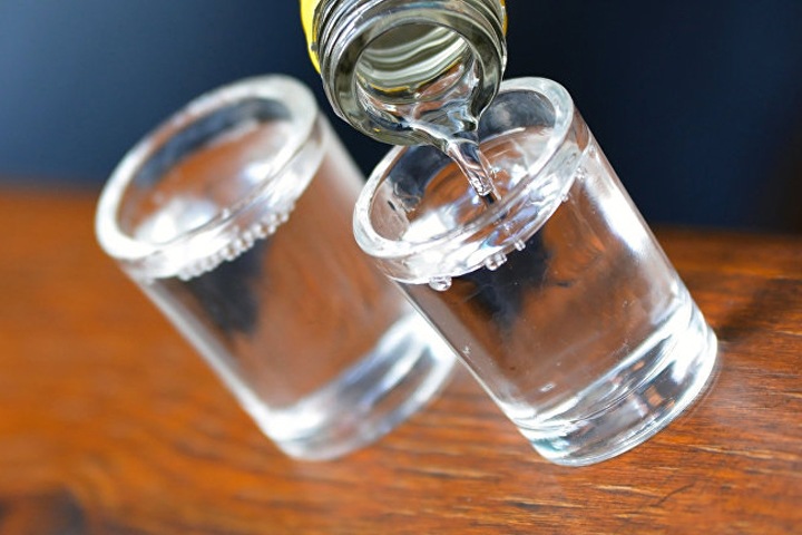 Двое забайкальцев насмерть отравились алкоголем Двое забайкальцев насмерть отравились алкоголем