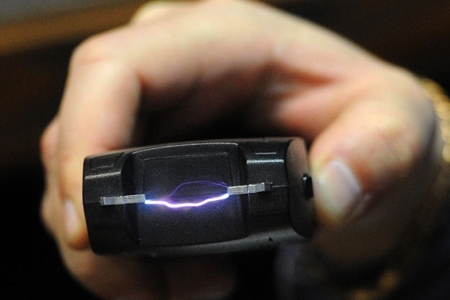 Подозреваемого в краже до потери сознания пытали электрошокером в полиции Абакана