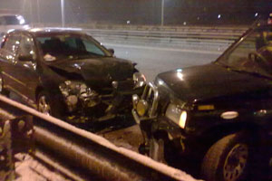 Жительница Новосибирска попала под машину, ставя на дорогу знак аварийной остановки (фото) Жительница Новосибирска попала под машину, ставя на дорогу знак аварийной остановки (фото)