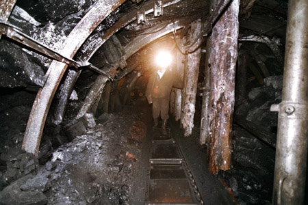 Кузбасский разрез задолжал работникам более 40 млн рублей Кузбасский разрез задолжал работникам более 40 млн рублей