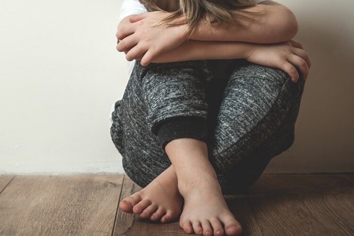 Приемных детей выгоняли на улицу раздетыми и избивали на Алтае