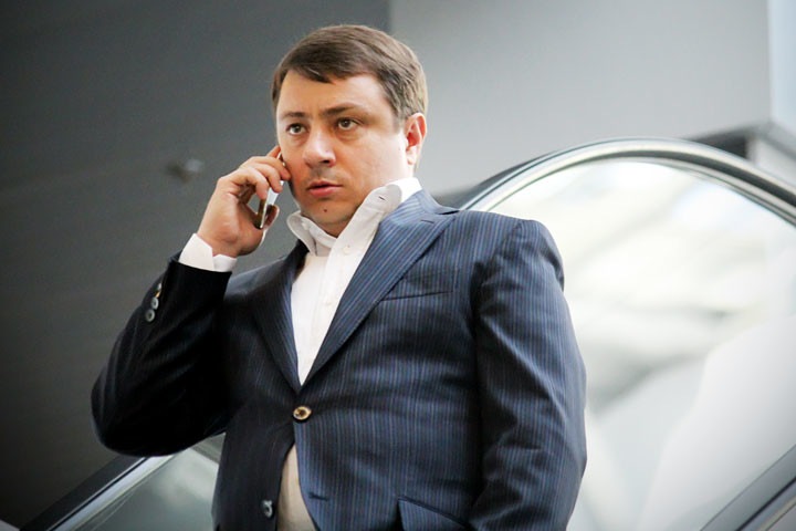 «Вжился в роль местечкового царька»: жители ОбьГЭСа пожаловались Травникову на местного депутата-единоросса