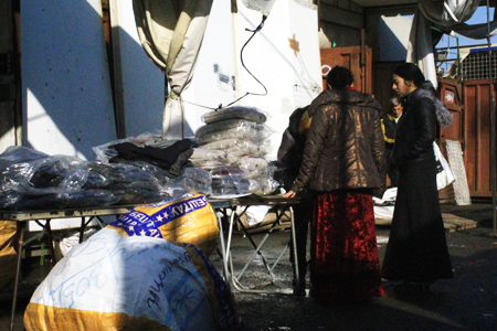 Мэрия: 1,5 тыс. человек нелегально торговали на Гусинобродской барахолке Мэрия: 1,5 тыс. человек нелегально торговали на Гусинобродской барахолке