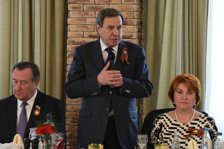 Майские праздники укрепили позиции Владимира Городецкого Майские праздники укрепили позиции Владимира Городецкого