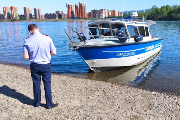 Полицейский катер насмерть задавил красноярца Полицейский катер насмерть задавил красноярца
