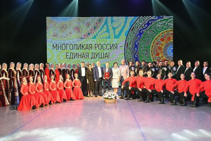 Барнаульцы возмутились концертом чеченского ансамбля «Вайнах» для избранных. Его оплатили из бюджета Барнаульцы возмутились концертом чеченского ансамбля «Вайнах» для избранных. Его оплатили из бюджета