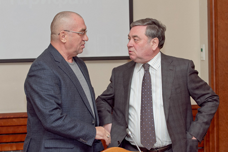 Депутаты новосибирского заксобрания требуют от Городецкого сократить 20% чиновников Депутаты новосибирского заксобрания требуют от Городецкого сократить 20% чиновников