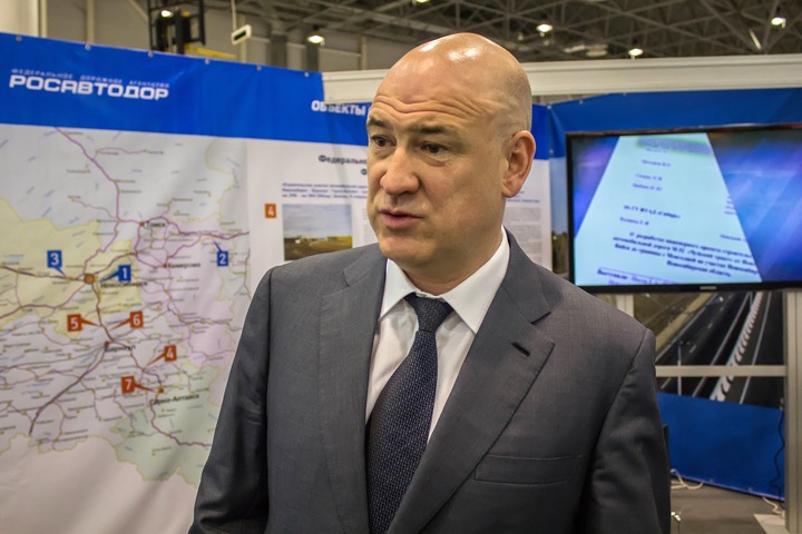 Травников вручил госнаграду сыну Тулеева Травников вручил госнаграду сыну Тулеева