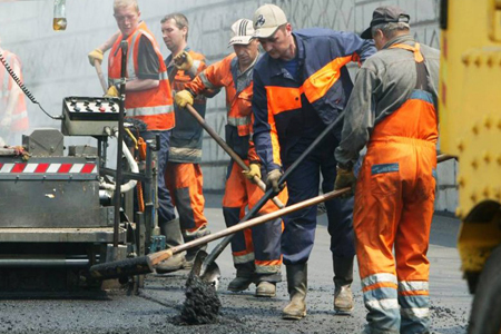 Губернатор поручил планировать ремонт дорог с учетом погодных условий