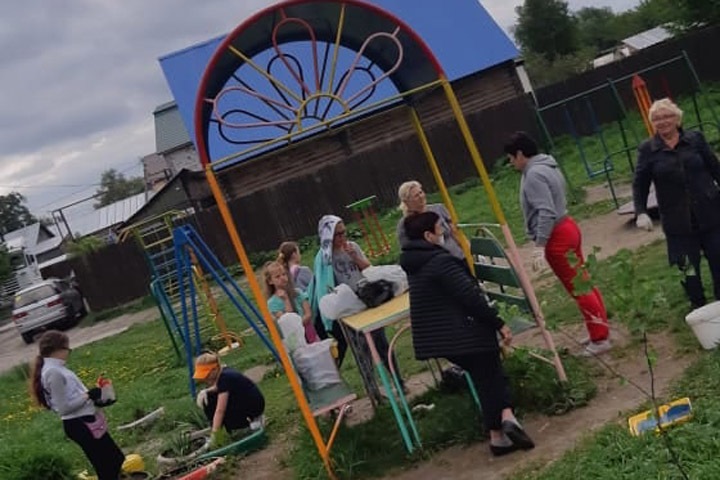 Подчиненные Локтя провели субботник, несмотря на его запрет Подчиненные Локтя провели субботник, несмотря на его запрет