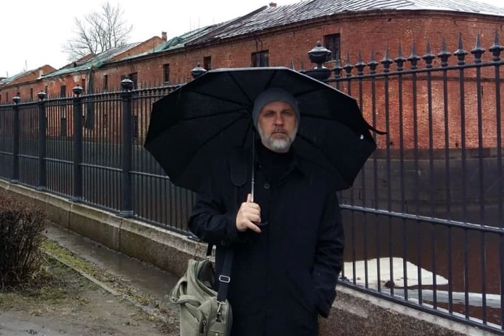 Пострадавший за критику храма Минобороны новосибирский священник борется за право работать