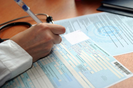 Омского врача будут судить за продажу больничных по 300 рублей за день