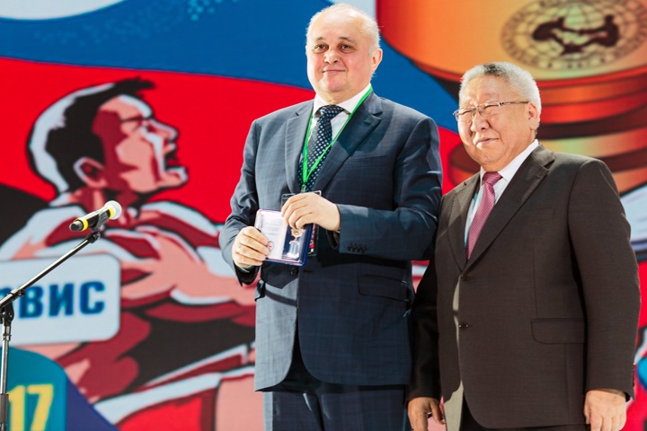 Жители Кузбасса заявили митинг за Цивилёва: «Это наша Сенатская площадь» Жители Кузбасса заявили митинг за Цивилёва: «Это наша Сенатская площадь»