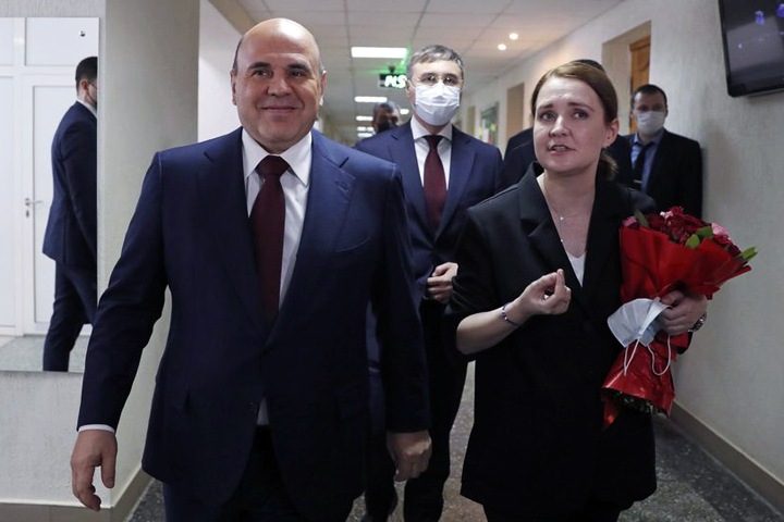 Женские сланцы, «Королевский пилинг» и креветки оплатили из новосибирского бюджета к приезду Мишустина Женские сланцы, «Королевский пилинг» и креветки оплатили из новосибирского бюджета к приезду Мишустина