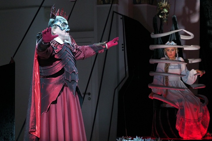 «Пойти в НОВАТ сегодня – это как в Крым поехать»: что происходит с новосибирским театром