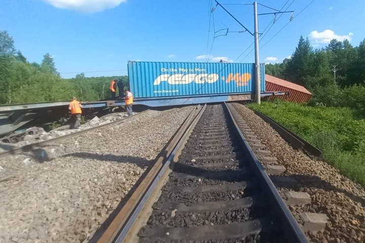 Транссиб перекрыли из-за схода вагонов Транссиб перекрыли из-за схода вагонов