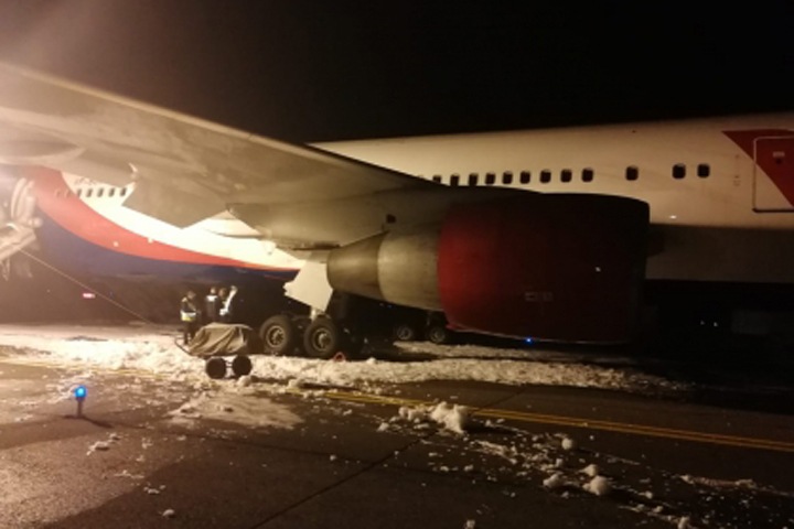 Уголовное дело возбуждено после возгорания шасси самолета в Барнауле
