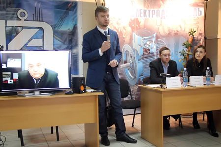 Рейдерский захват не помешал кемеровскому заводу электродвигателей работать