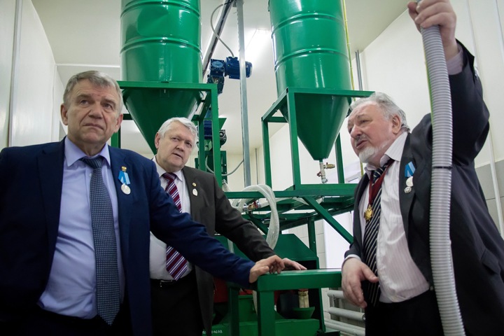 Глава Сибирского отделения РАН пожаловался Путину на низкие зарплаты