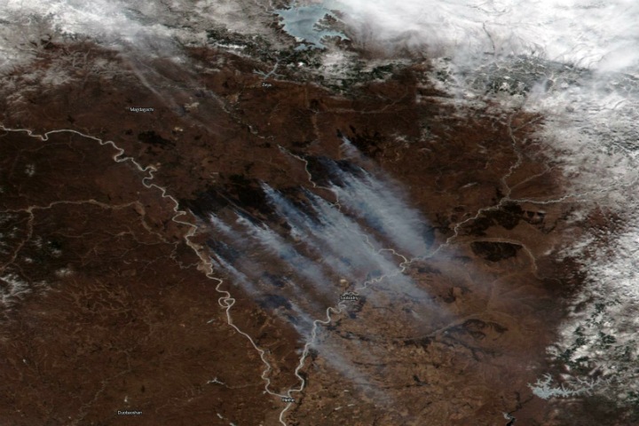 Как лесные пожары в Приамурье выглядят из космоса