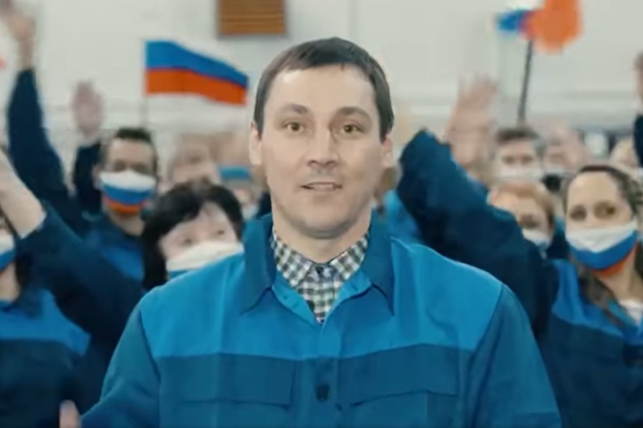 Работники алтайского завода спели и промаршировали для Путина Работники алтайского завода спели и промаршировали для Путина