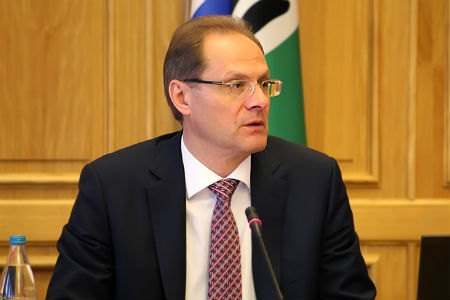 Василий Юрченко поручил разобраться с нарушениями при выселении жильцов из зоны третьего моста 