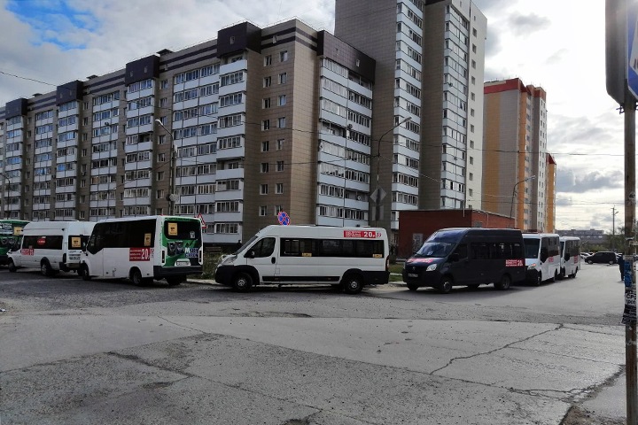 Маршрутчики начали забастовку в Новосибирске. Фото Маршрутчики начали забастовку в Новосибирске. Фото