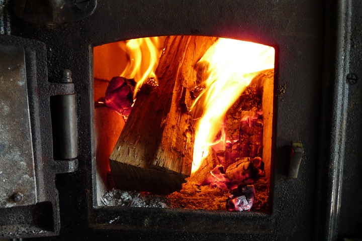 Жительница Кузбасса сожгла своего новорожденного ребенка в печи 