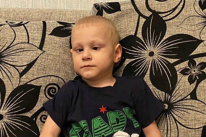 Трехлетнему новосибирцу с ДЦП нужны ходунки