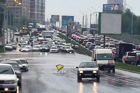 Пробки в Новосибирске достигли 9 баллов Пробки в Новосибирске достигли 9 баллов