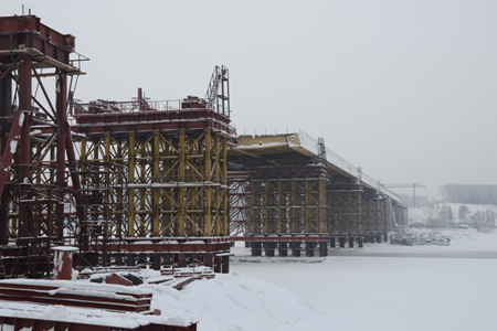 «Сибмост» приступил к последнему этапу надвижки пролетов моста через Обь в Новосибирске «Сибмост» приступил к последнему этапу надвижки пролетов моста через Обь в Новосибирске