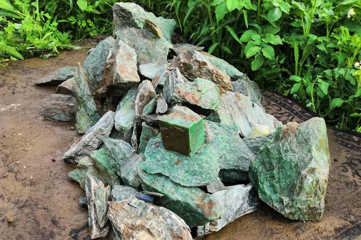 Сотрудники ФССП и ФСИН украли из отдела судебных приставов нефрит стоимостью 1 млн рублей Сотрудники ФССП и ФСИН украли из отдела судебных приставов нефрит стоимостью 1 млн рублей