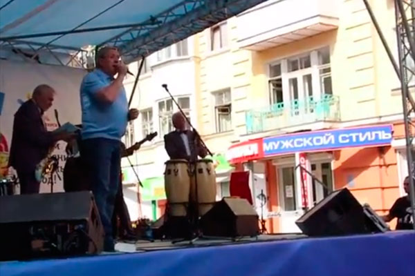 Виктор Толоконский запел в Красноярске (видео) Виктор Толоконский запел в Красноярске (видео)