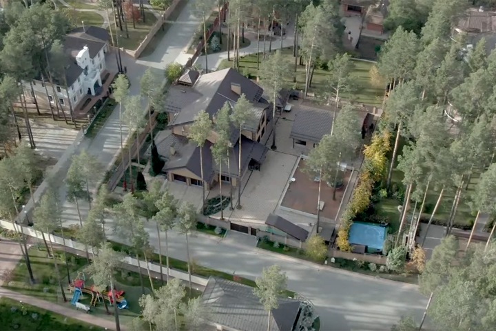 Дом стоимостью десятки миллионов нашли у семьи главы Росгвардии в Сибири