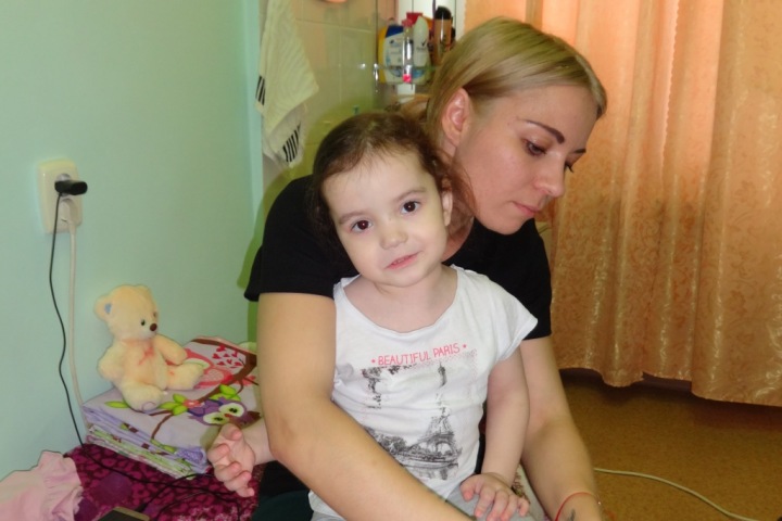 Трехлетней сибирячке нужно дорогое внутривенное питание
