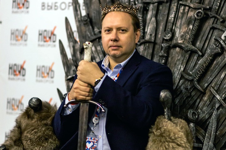 Единороссы и «Новые люди» захотели отбирать лицензии у российских СМИ за «неуважение к власти»