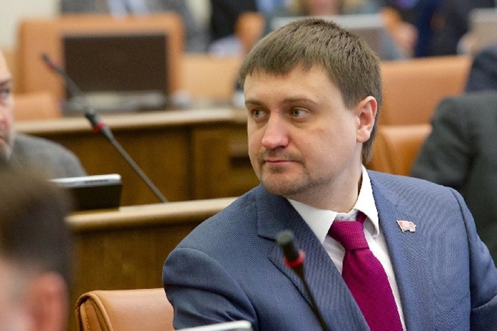 Красноярских депутатов-коммунистов подозревают в посредничестве во взяточничестве Красноярских депутатов-коммунистов подозревают в посредничестве во взяточничестве