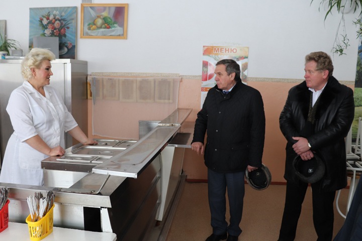 Глава района в Новосибирской области и охотоведы осуждены за браконьерский отстрел лосей Глава района в Новосибирской области и охотоведы осуждены за браконьерский отстрел лосей