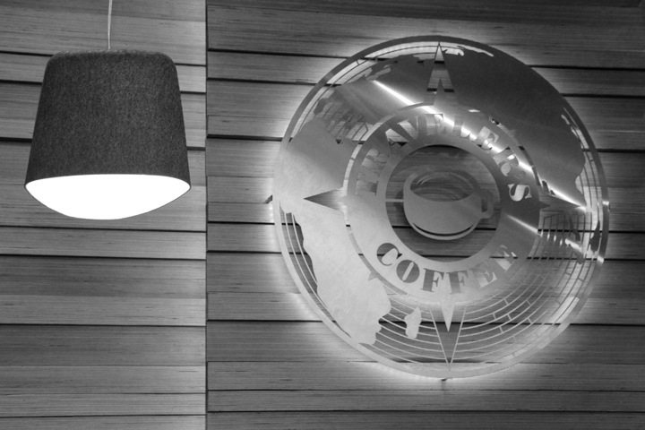 Суд арестовал новосибирского полицейского по делу Traveler's Coffee