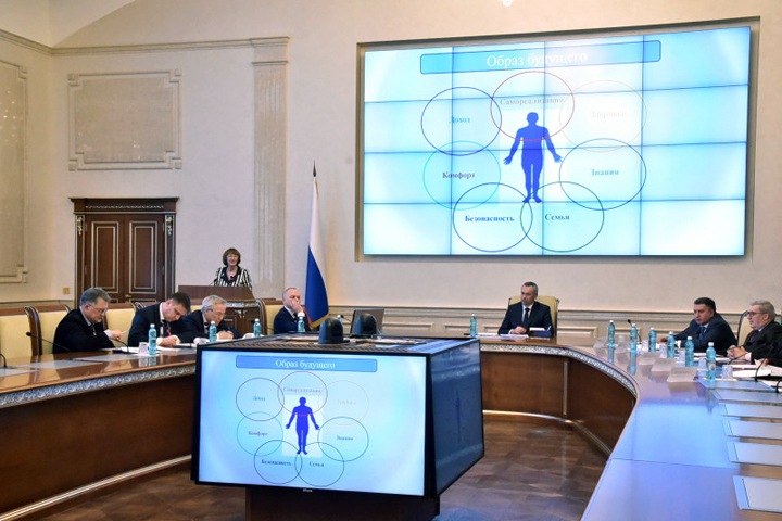 Травников попросил мэрию учитывать региональную программу развития Травников попросил мэрию учитывать региональную программу развития