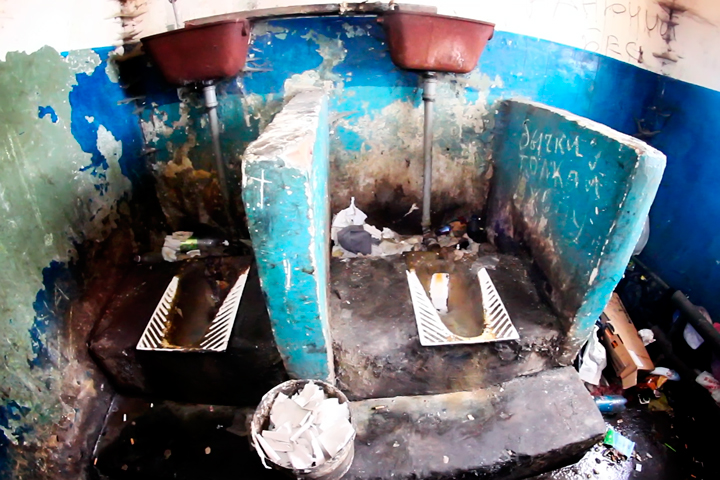 «Читали Горького „На дне“? Вот это оно!»: как живут в новосибирском микрорайоне «Расточка»