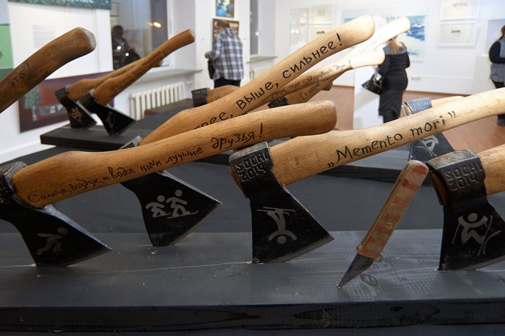 «Ты из Сибири или сразу уехал, или успел что-то сделать». Как современное искусство помогает регионам